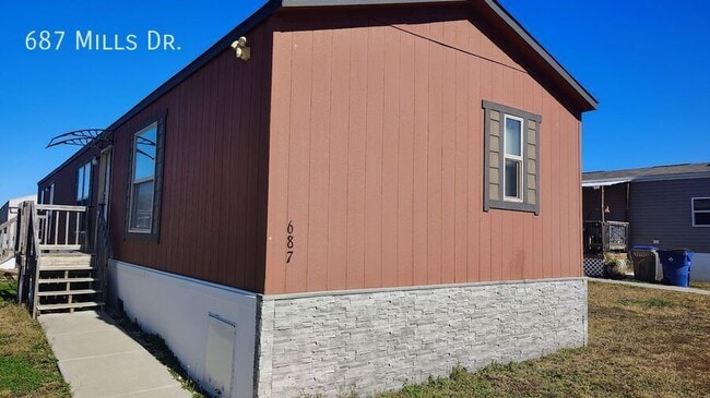 687 W Mills Dr in Towanda, KS - Building Photo - Building Photo