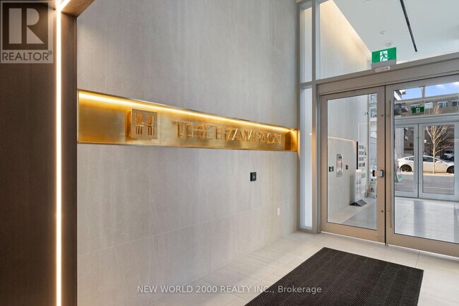 101-101 Roehampton Ave in Toronto, ON - Building Photo - Building Photo