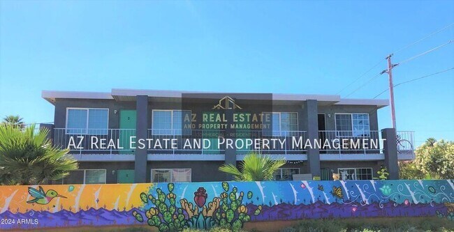 property at 909 E Roosevelt St