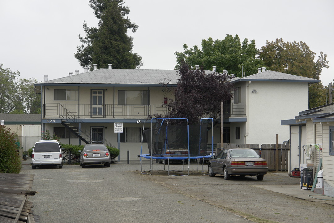 429 Smalley Ave in Hayward, CA - Building Photo