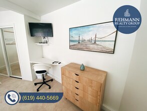 2404 Chatsworth Blvd in San Diego, CA - Foto de edificio - Building Photo