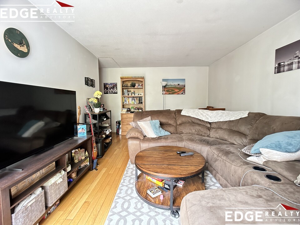 38 Kenrick St, Unit 31 in Boston, MA - Foto de edificio
