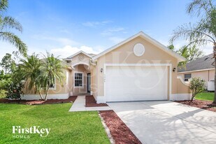4929 Hungary Rd in North Port, FL - Building Photo