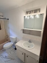 195 Wall St in Hebron, CT - Foto de edificio - Building Photo