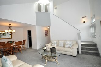 37 Newberry Ln in Glastonbury, CT - Building Photo - Building Photo