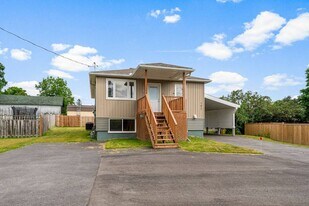 101 Main St E in Mississippi Mills, ON - Building Photo