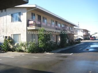 6112 Vineland Ave in North Hollywood, CA - Building Photo
