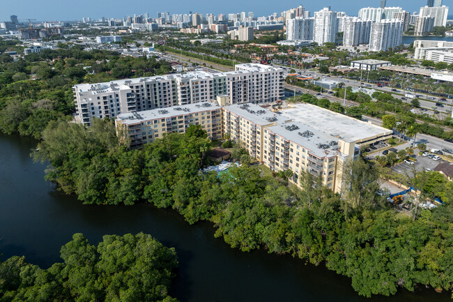 Greynolds Park Club Condominiums in North Miami Beach, FL - Building Photo - Building Photo