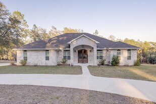 1148 Sioux Cir in Crestview, FL - Building Photo