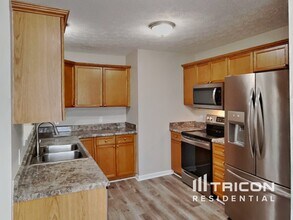 989 Chesire Way in Gallatin, TN - Foto de edificio - Building Photo