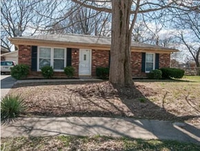 5406 Chestnutwood Way in Louisville, KY - Building Photo - Building Photo