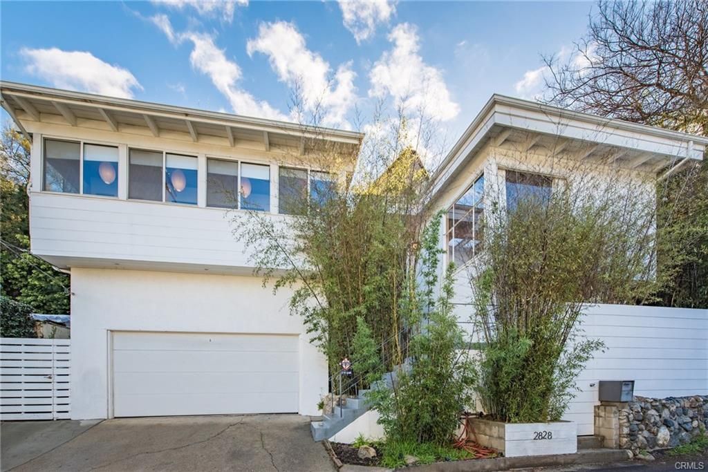 2828 Pacific View Trail in Los Angeles, CA - Building Photo
