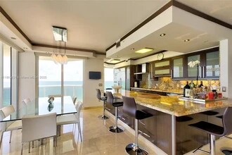 4775 Collins Ave, Unit APT 1201 in Miami Beach, FL - Foto de edificio - Building Photo