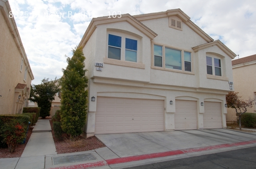 8825 Duncan Barrel Ave in Las Vegas, NV - Building Photo