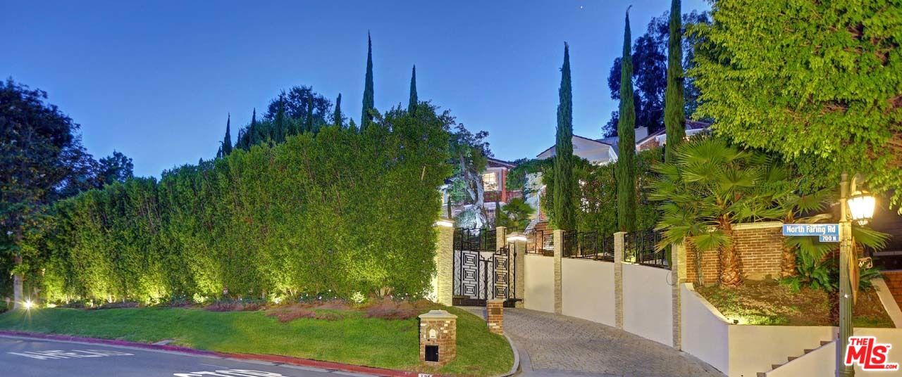 725 N Faring Rd in Los Angeles, CA - Building Photo