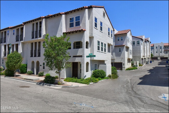 property at 312 Vin Almoradi Ct