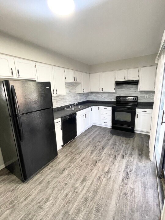 435 W Van Buren St in Colorado Springs, CO - Building Photo