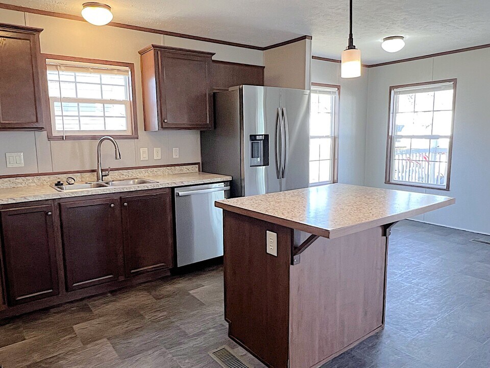 17086 Coventry Ln in Holly, MI - Building Photo