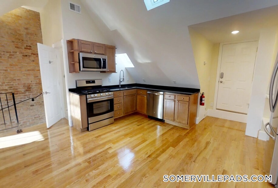 87 Morrison Ave in Somerville, MA - Building Photo