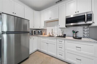 327 Martin Luther King Jr Dr, Unit B in Greensboro, NC - Building Photo - Building Photo