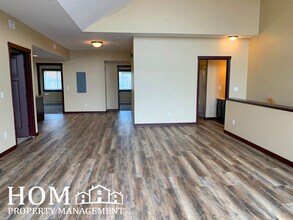 261 Bunting Ln, Unit A in Mankato, MN - Foto de edificio - Building Photo