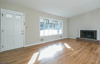 279 Cherry Valley Rd in Princeton, NJ - Building Photo - Building Photo