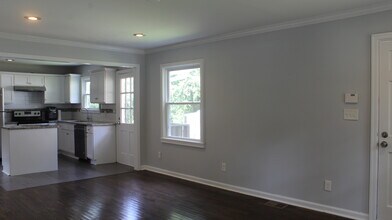 2637 Semmes St in Atlanta, GA - Foto de edificio - Building Photo