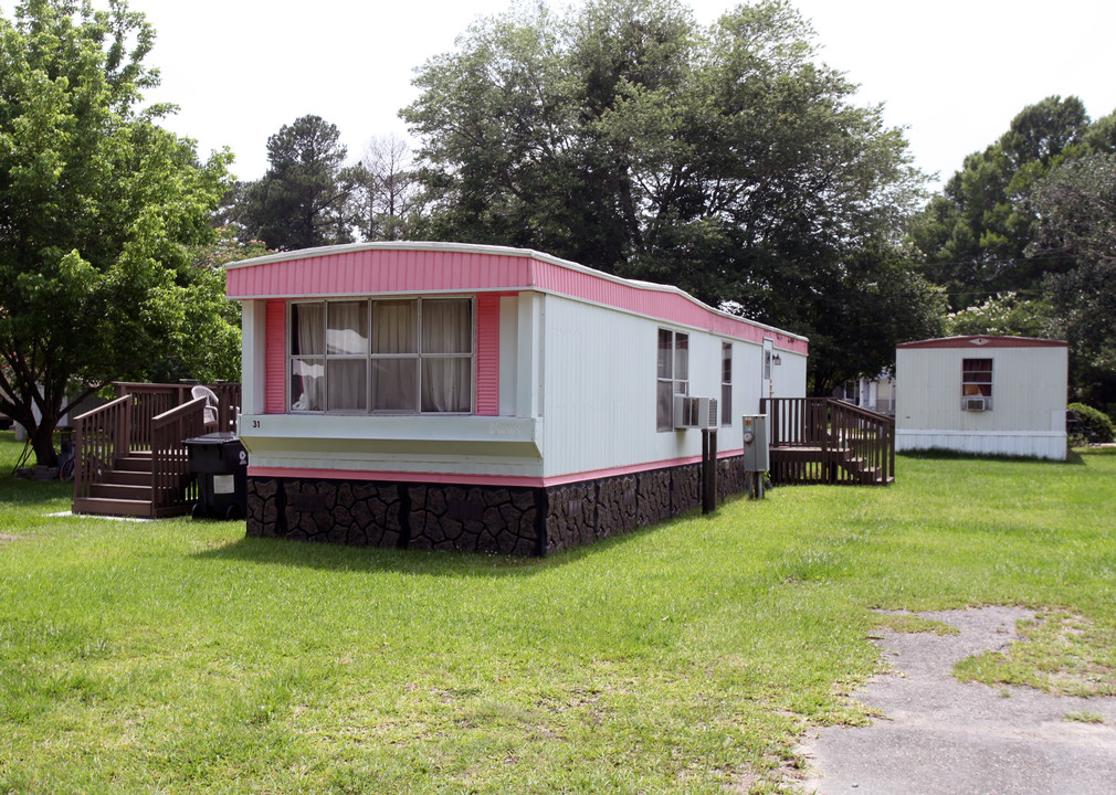 Azalea Plaza Estates in Leland, NC - Building Photo