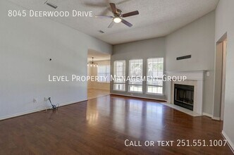 8045 Deerwood Dr in Daphne, AL - Building Photo - Building Photo