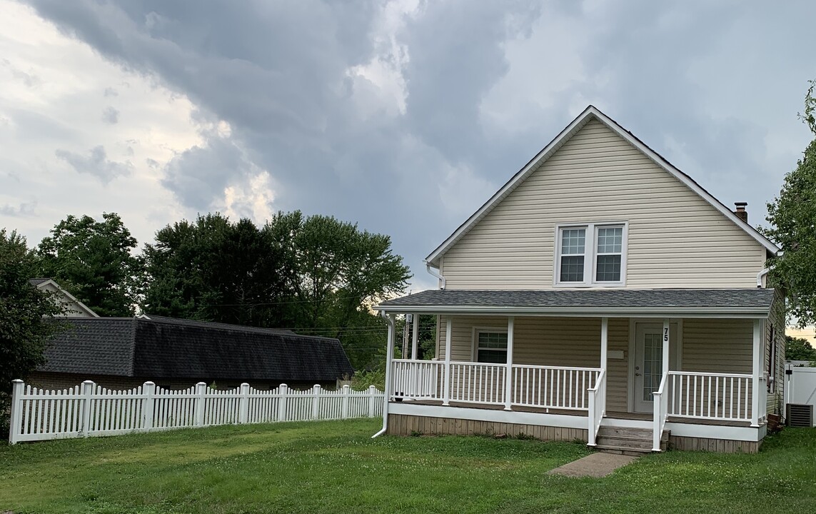 75 King Ave in Newark, OH - Foto de edificio