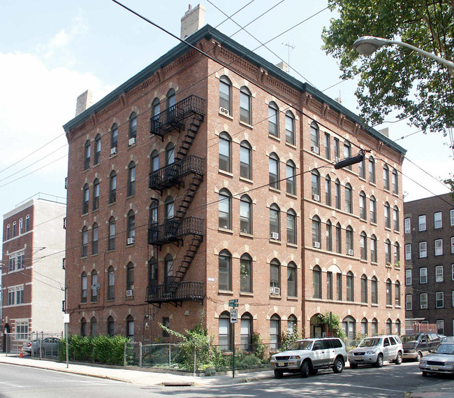 601 Clinton St in Hoboken, NJ - Building Photo - Building Photo