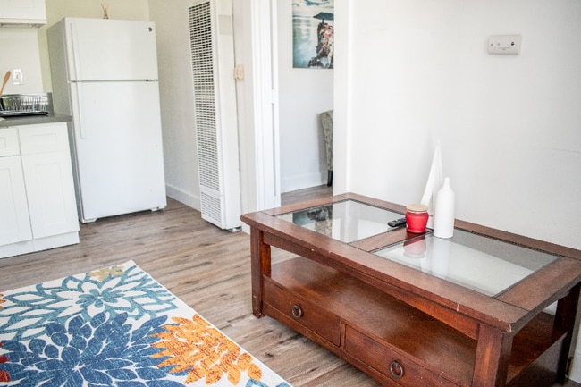 2115 N Raymond Ave, Unit 2111 Raymond in Altadena, CA - Foto de edificio - Building Photo