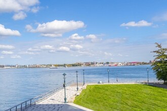 300 Pier 4 Blvd, Unit 2C in Boston, MA - Foto de edificio - Building Photo