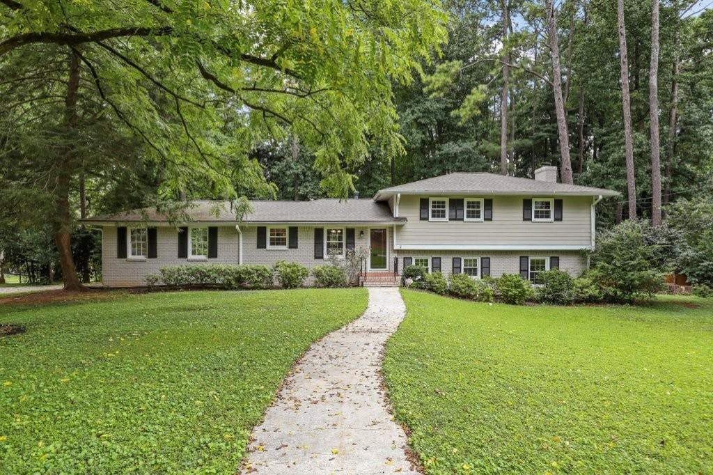 4450 Orleans Ct in Dunwoody, GA - Foto de edificio