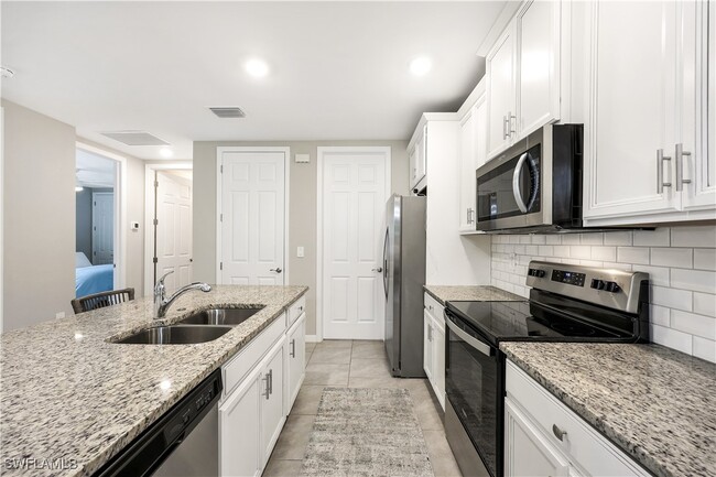 14551 Edgewater Cir in Naples, FL - Building Photo - Building Photo