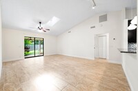 5018 82nd Way E in Sarasota, FL - Foto de edificio - Building Photo