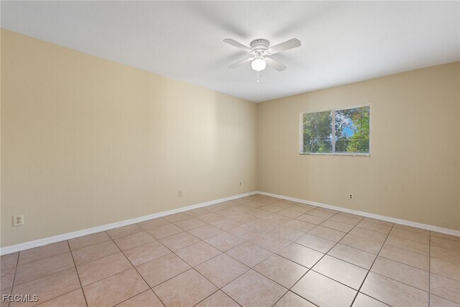 3733 16th St W in Lehigh Acres, FL - Foto de edificio - Building Photo