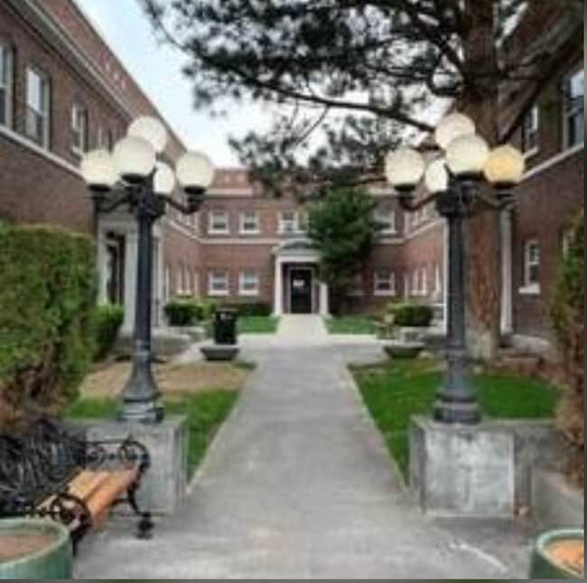 Courtyard Apartments
