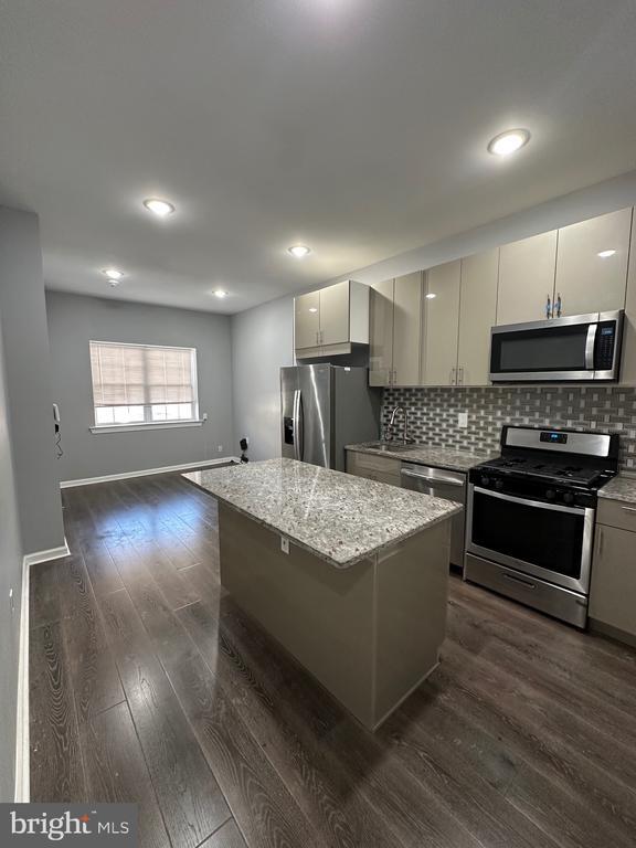 742 Morris St in Philadelphia, PA - Building Photo - Building Photo