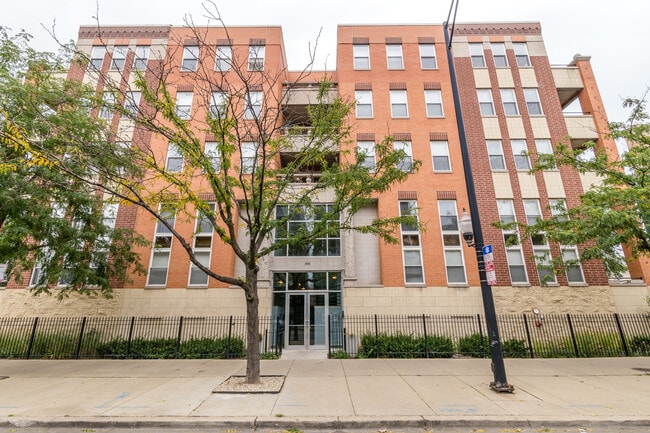 property at 3550 W Montrose Ave