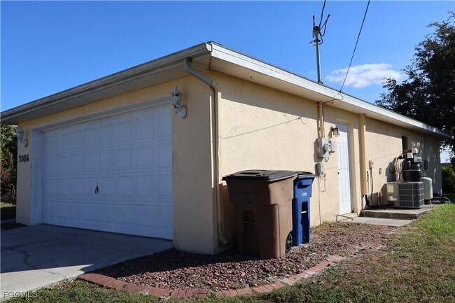 3805 22nd St SW in Lehigh Acres, FL - Building Photo - Building Photo