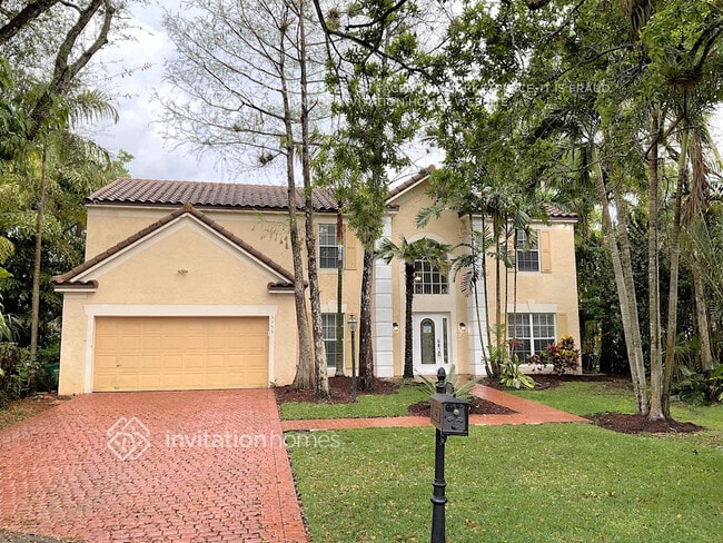 property at 3733 Lancewood Dr