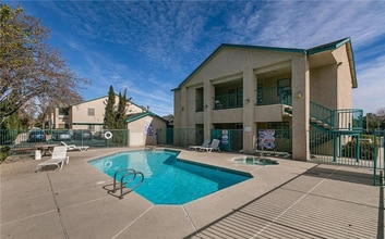 5211 S Lindell Rd in Las Vegas, NV - Building Photo - Building Photo