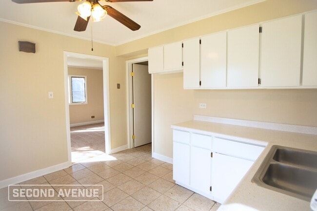 490 Shabbona Dr in Park Forest, IL - Building Photo - Building Photo
