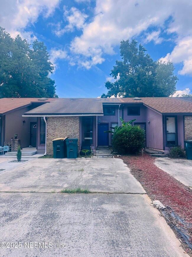 property at 4835 Kingsmeadow Ln