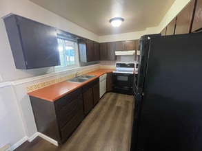 4720 N Campbell Rd in Otis Orchards, WA - Building Photo - Building Photo