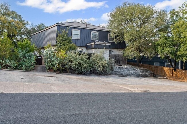 2800 Westhill Dr in Austin, TX - Building Photo - Building Photo