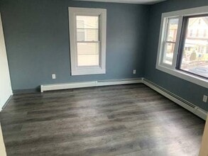 421 Logan St in Bridgeport, CT - Building Photo - Building Photo