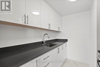 7555 Goreway Dr in Mississauga, ON - Building Photo - Building Photo