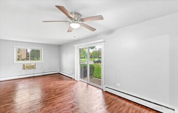 1080 N Wheeling Rd in Mount Prospect, IL - Building Photo - Building Photo